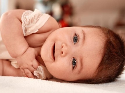 20 Inspirasi Nama Bayi Perempuan yang Lahir di Bulan Desember