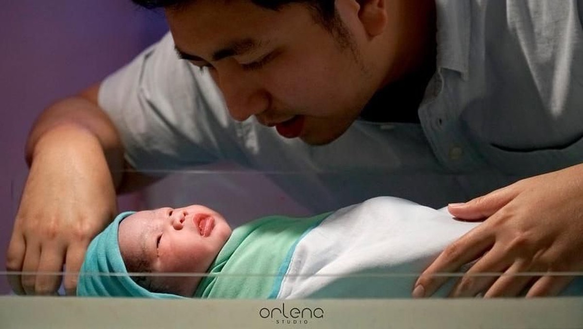 Ariska Putri baru saja melahirkan putri pertamanya yang diberi nama Tengku Kyara Khanza Putri&comma; Minggu &lpar;8&sol;12&rpar;&period; Simak potret gemasnya&excl;