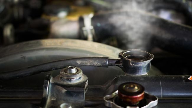 Mengenali Mesin 'Overheat' dan Cara Mengatasinya Overheat atau mesin kepanasan bisa terjadi karena berbagai sebab dan bisa dipengaruhi temperatur sekitar.