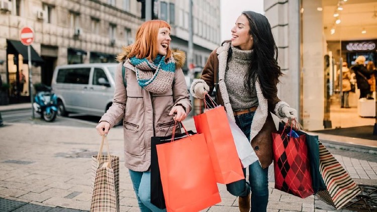ilustrasi belanja Happy two girls holding bunch of shopping bags