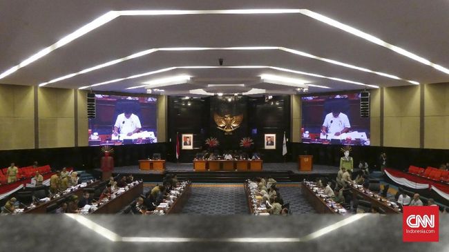 DPRD DKI Jakarta tetap menerapkan rapat dengar pendapat, diskusi, dan sejumlah pembahasan lewat sistem work from home atau WFH.