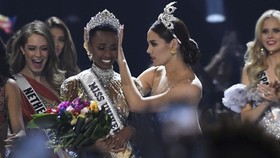 FOTO: Jalan Panjang Zozibini Tunzi Raih Mahkota Miss Universe