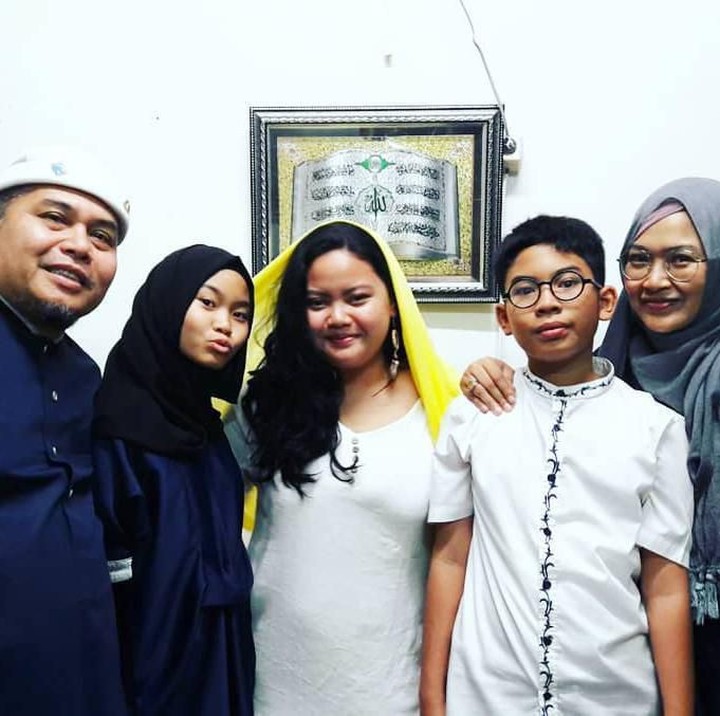 <p>Potret kebersamaan keluarga Denny saat Idul Fitri. (Foto: Instagram @orinoriana)</p>
