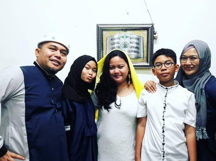 Momen Kebersamaan Denny Chandra dan Keluarga yang Jarang Terekspos