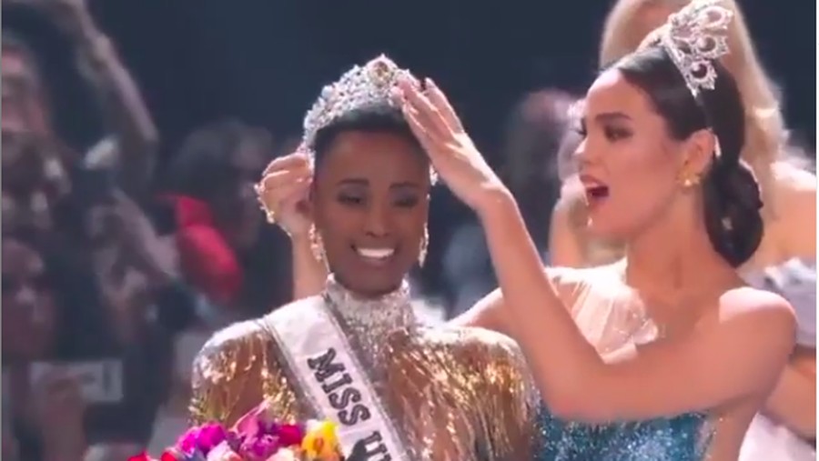 Zozibini Tunzi dari Afrika Selatan berhasil terpilih menjadi Miss Universe 2019.