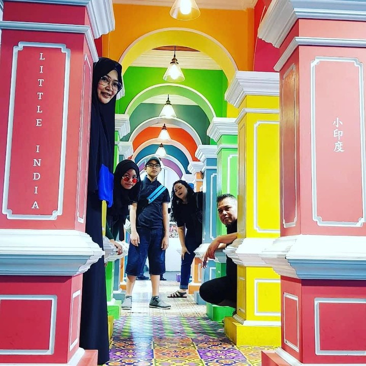 <p>Beberapa waktu lalu, Denny memboyong keluarganya jalan-jalan ke Malaysia. (Foto: Instagram @dennych)</p>