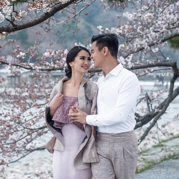 Kisah Cinta Dion Wiyoko & Fiona Anthony, LDR hingga ke Pelaminan