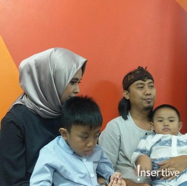 Ade Jigo Cerita Kisah Cinta dengan Istri Barunya