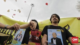 FOTO: 5000 Kartu Pos dan Surat Kasus HAM Berat untuk Jokowi