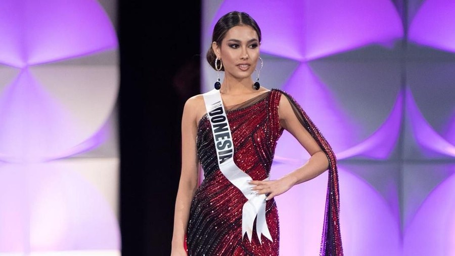 Cerita Frederika Cull saat dirinya nyaris terjatuh di panggung Miss Universe 2019.