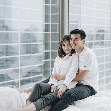 Dion Wiyoko dan Istri Umumkan Kehamilan Anak Pertama di Hari Valentine