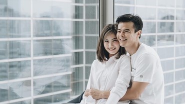 img-title Dion Wiyoko dan Istri Umumkan Kehamilan Anak Pertama di Hari Valentine