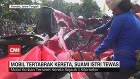 VIDEO: Suami Istri Tewas Usai Mobilnya Tertabrak Kereta
