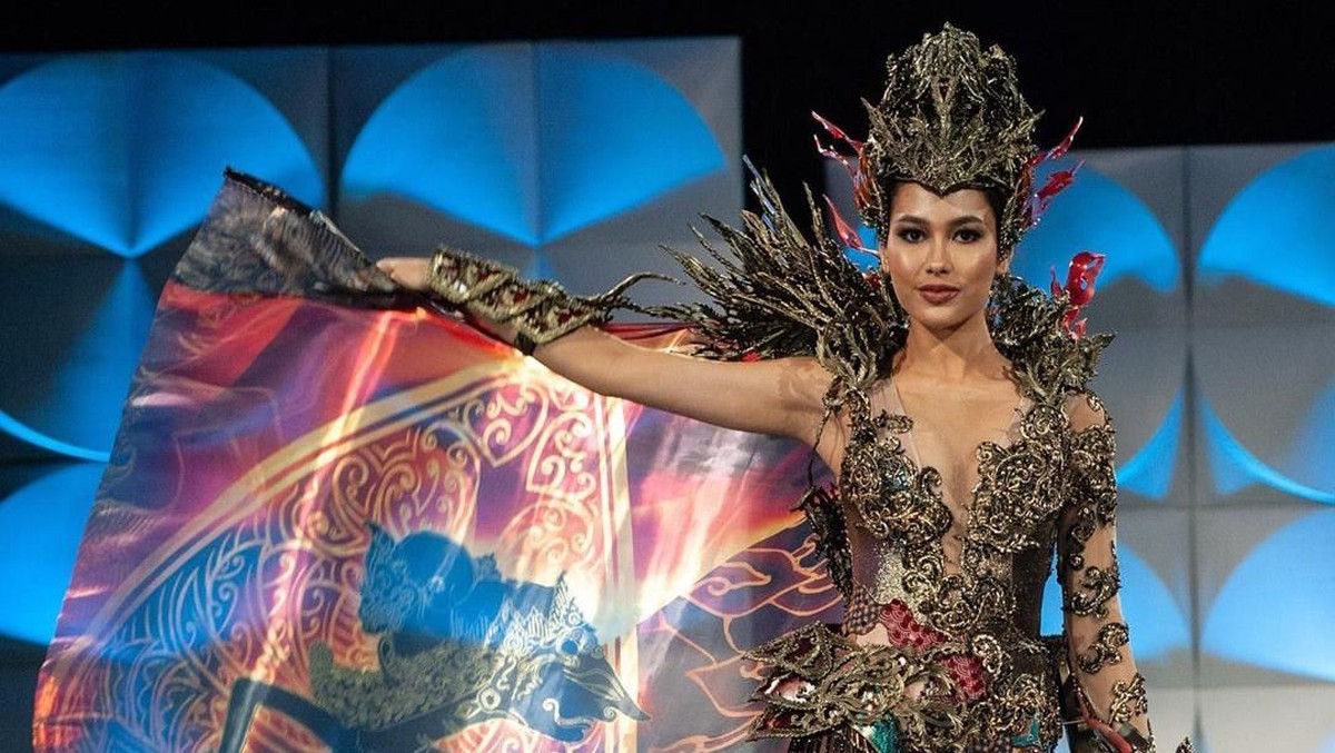 Perwakilan Indonesia&comma; Frederika Alexis Cull menuai prestasi yang membanggakan di ajang Miss Universe 2019&period; Ia berhasil masuk 10 besar Miss Universe 2019&period;