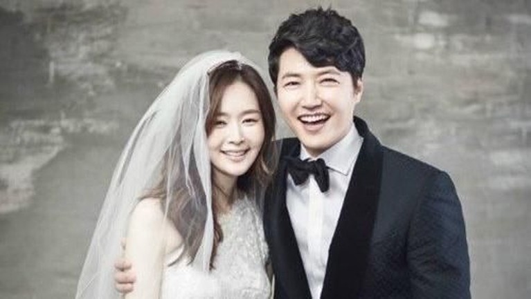 Tujuh bintang Korea Selatan berikut ini memiliki pasangan suami yang paling romantis dan perhatian. Ada siapa saja?