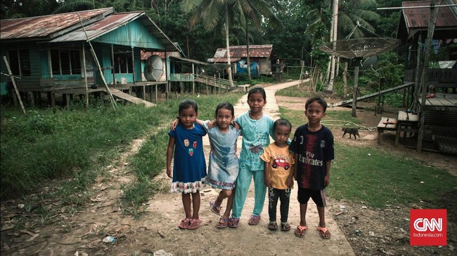 Warga adat Paser Balik, Kabupaten Penajam Paser Utara, calon ibu kota baru, tak tergoda uang bermiliar-miliar yang ditawarkan para pemburu tanah dari Jakarta.
