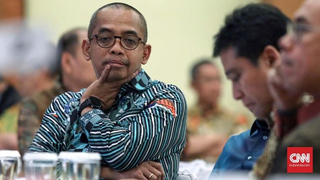 Pajak Seret, Pemerintah Tak Pangkas Target Penerimaan Pemerintah tidak menurunkan target penerimaan pajak tahun ini meski aliran setoran masyarakat ke kas negara seret di tengah pandemi virus corona.