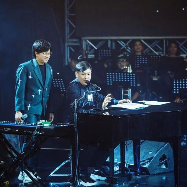 <p>Arsy kerap membawakan lagu-lagu ciptaan dan aransemen dari Yovie Widianto. (Foto: Instagram @ywpiano)</p>