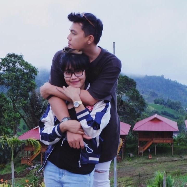<p><strong>Dirly 'Idol'</strong>   Setelah berpisah dari Celine Evangelista, Dirly menikahi pramugari bernama Nola Tyaz Handoyo. Tahun lalu Tyaz melahirkan anak laki-laki yang diberi nama Imanuel Elliot Sompie. (Foto: Instagram @dirlydave89)</p>