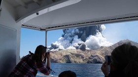 FOTO: Suasana Pasca Letusan Gunung di Selandia Baru