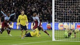FOTO: Arsenal Bangkit di Markas West Ham Arsenal tertinggal satu gol sebelum akhrinya menang 3-1 atas West Ham. Simak foto-foto pilihan dari laga lanjutan Liga Inggris, Selasa (10/12) dini hari WIB.