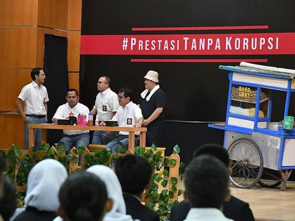 Momen 3 Menteri Milenial Pakai Seragam SMA & Beradu Akting