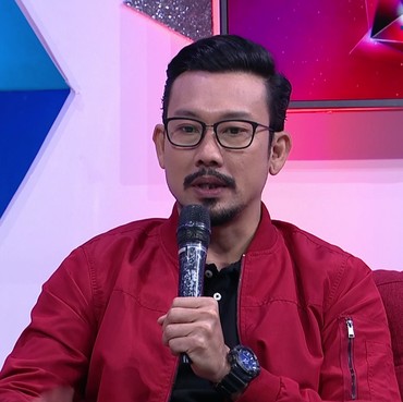 Dikabarkan akan Menikah, Begini Perjalanan Cinta Denny Sumargo