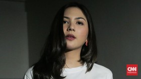 Artis Jessica Mila saat berkunjung ke redaksi CNN Indonesia.com, Jakarta, 3 Desember 2019