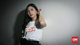 Artis Jessica Mila saat berkunjung ke redaksi CNN Indonesia.com, Jakarta, 3 Desember 2019