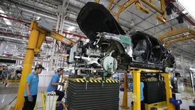 2 SUV Mercedes-Benz Resmi Dirakit di Bogor