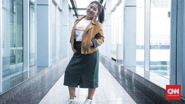 Kiky Saputri curhat mengenai kebaya yang awalnya dibuat untuk lamaran namun kini dipakai untuk peluncuran film.