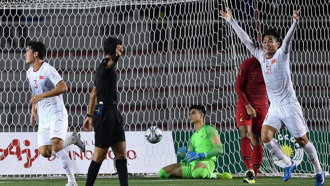 Pelatih Timnas Indonesia, Indra Sjafri, yang kerap sesumbar di Timnas Indonesia, namun kenyataannya Garuda Muda ambyar di final SEA Games 2019.