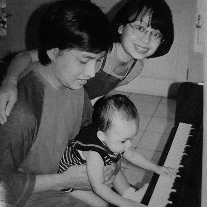 <p>Ternyata sejak anaknya kecil, Yovie dan istrinya sudah mengenalkan musik kepada putranya itu. (Foto: Instagram @arsywidianto)</p>