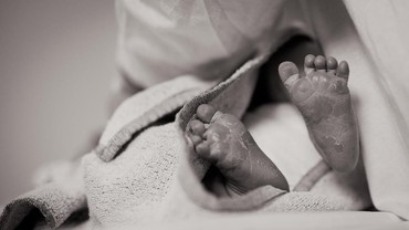 Kisah Viral Bayi 15 Bulan Nyaris Lumpuh, Hati-hati Saat Cium Bayi