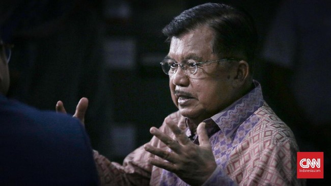 JK Sebut Belum 10 Tahun Demokrasi RI Bermasalah, Singgung Soal Dinasti Jusuf Kalla mengatakan demokrasi bisa berakibat positif atau negatif bagi seorang pemimpin. Ia mengingatkan situasi saat ini perlu diperbaiki.
