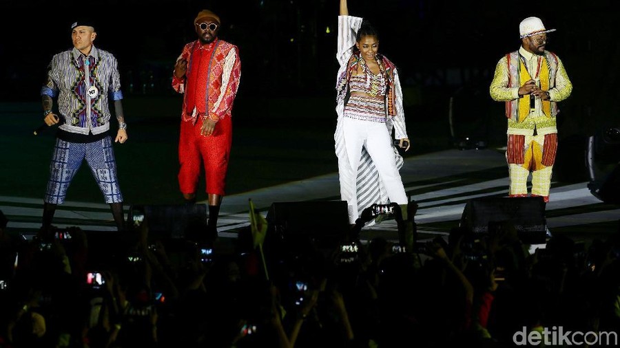 SEA Games 2019 rampung dengan Filipina menjadi juara umumnya. Perpisahan ditandai dengan suguhan Black Eyed Peas dan pesta kembang api.