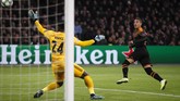 FOTO: Inter Milan dan Ajax Tersingkir dari Liga Champions Inter Milan dan Ajax Amsterdam menjadi dua tim raksasa yang dipastikan tersingkir dari Liga Champions pada hari pertama matchday terakhir.