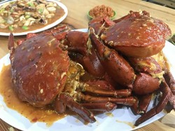 Menjajal Nikmatnya Kepiting Daging Tebal & Pedasnya Sambal Setan