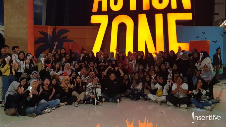Begini aksi para EXO-L saat menjalankan misi untuk mendapatkan hadiah di Trans Studio Theme Park Cibubur.