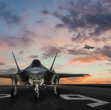 Terpopuler: Biaya & Cara Sewa Jet Pribadi VS Ria Andrews Punya Anak dari Stefan William