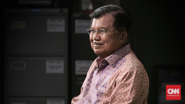 Eks Wapres RI Jusuf Kalla ikut merespons soal rencana Presiden Joko Widodo (Jokowi) yang akan membisiki para ketua umum parpol terkait capres pilihannya.