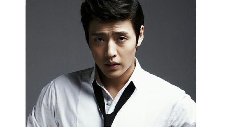 Kang Ha Neul Deretan aktor tampan ini memiliki kisah unik ketika akan berciuman.