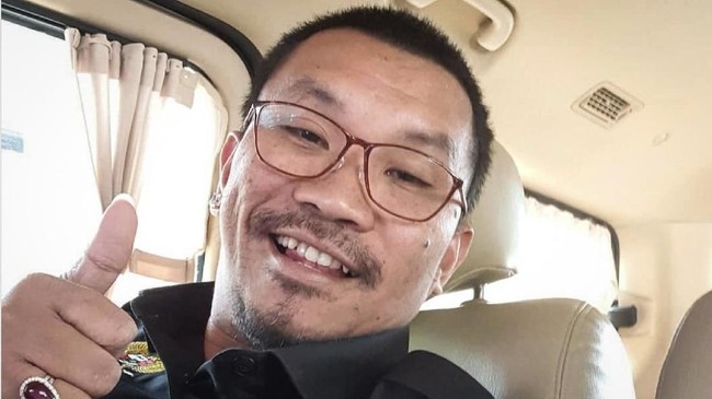 Komika Mongol Stres resmi mendaftarkan diri jadi bakal calon anggota legislatif (caleg) dari Partai Solidaritas Indonesia (PSI).