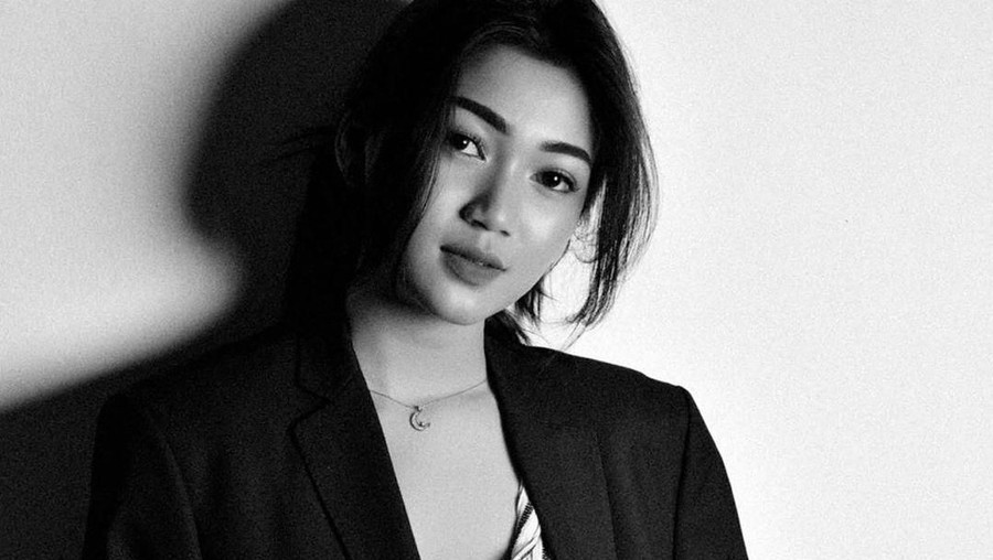 Baru Mualaf, Simak Lagi Sengkarut Cyndyana Lorens Kena Isu Skandal Pramugari Penjelasan ibunda Kris Hatta mengenai larangan terbang Cyndyana Lorens selama enam bulan.