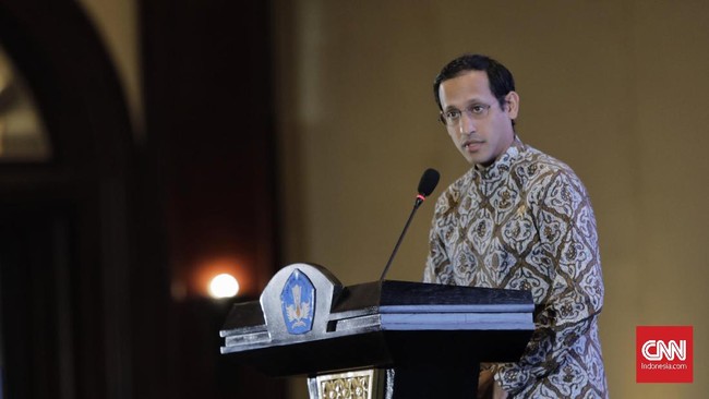 Kesalahan Nadiem sempat menjadi candaan Menkeu Sri Mulyani. Sementara Presiden Jokowi tak mempermasalahkan jika Nadiem mau memakai podium untuk dirinya itu.