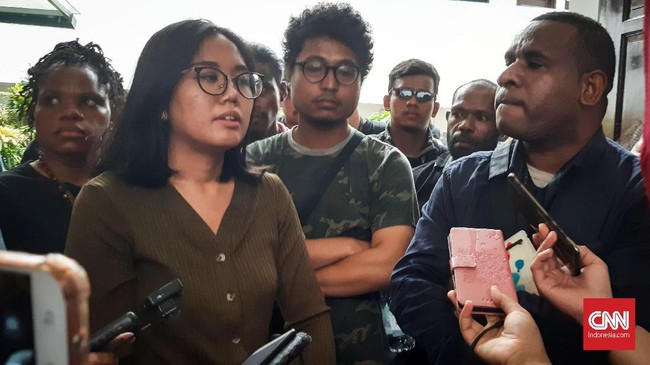 Aktivis Papua akan melaporkan hakim tunggal praperadilan Agus Widodo ke Bawas MA karena dinilai bias dalam memutus praperadilan.