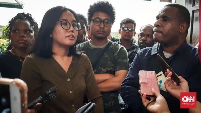 Pengacara Surya Anta Cs Berencana Laporkan Hakim ke Bawas MA Aktivis Papua akan melaporkan hakim tunggal praperadilan Agus Widodo ke Bawas MA karena dinilai bias dalam memutus praperadilan.