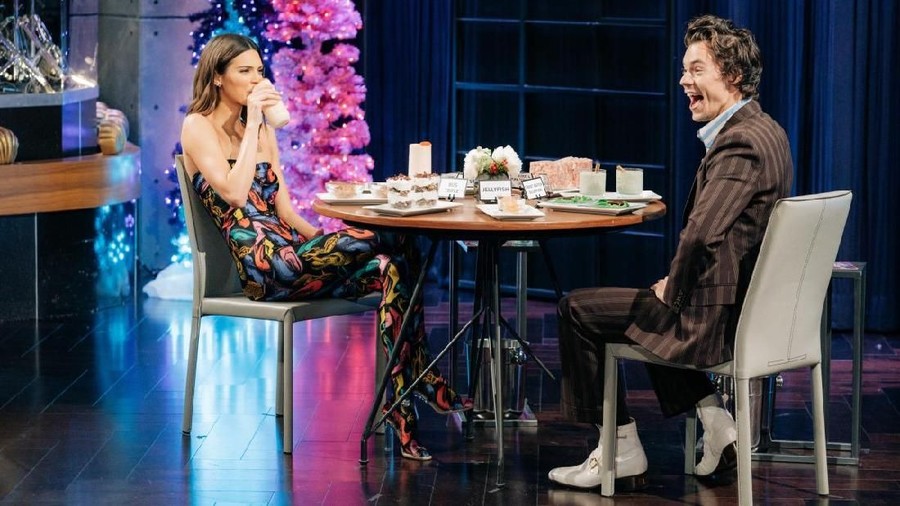 Momen canggung ketika Kendall Jenner menyinggung tentang kisah cintanya dengan Harry Styles.