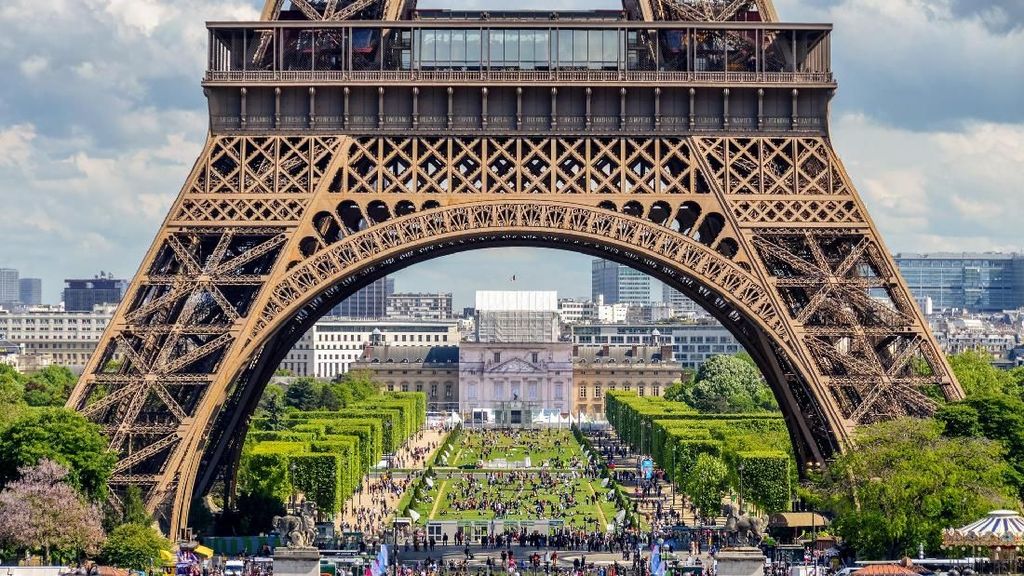 Prancis Pecahkan Rekor, Diserbu 102 Juta Turis Sepanjang 2025