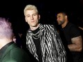 Machine Gun Kelly Berkelahi dengan Penonton Saat Manggung